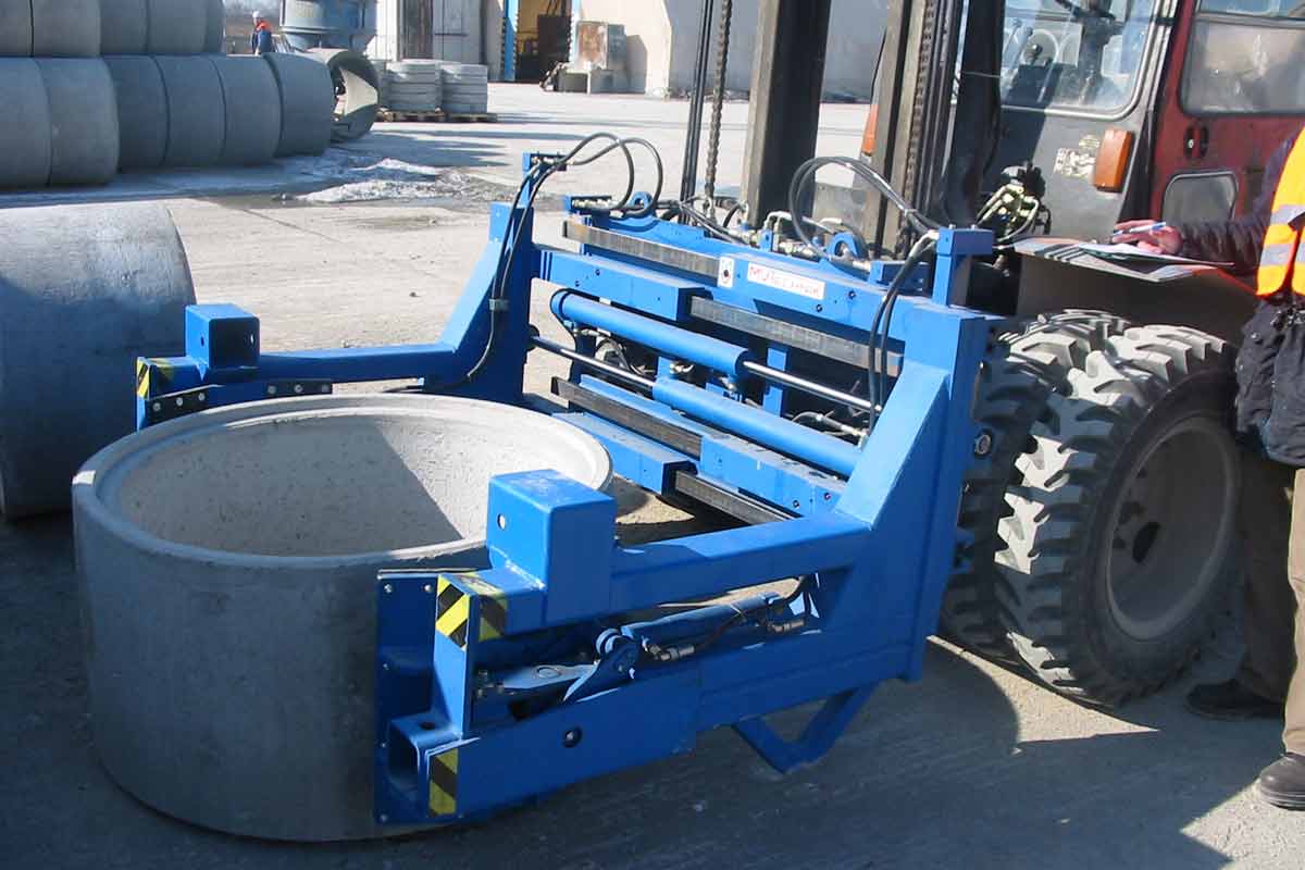 Svěrací čelisti s hydraulicky otočným uchycením na betonové výrobky