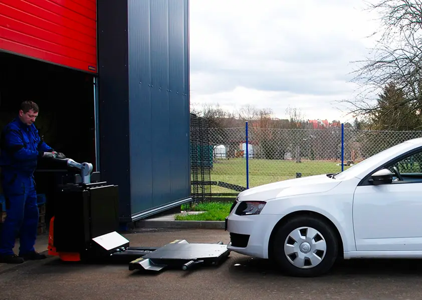 Speciální zařízení pro tažení automobilů